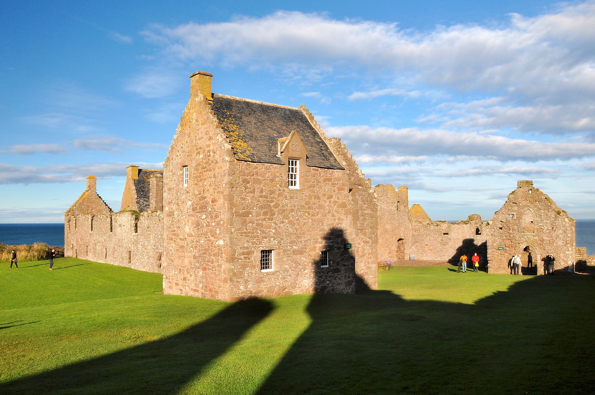Dunnottar Castle, Stonehaven (Photo license: CC BY-SA 2.0)